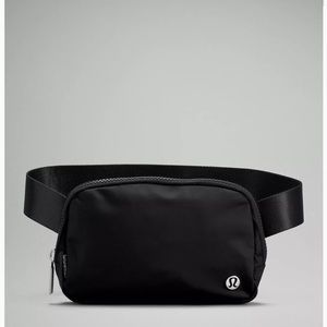 NWT Lululemon Everywhere Belt Bag “Black”